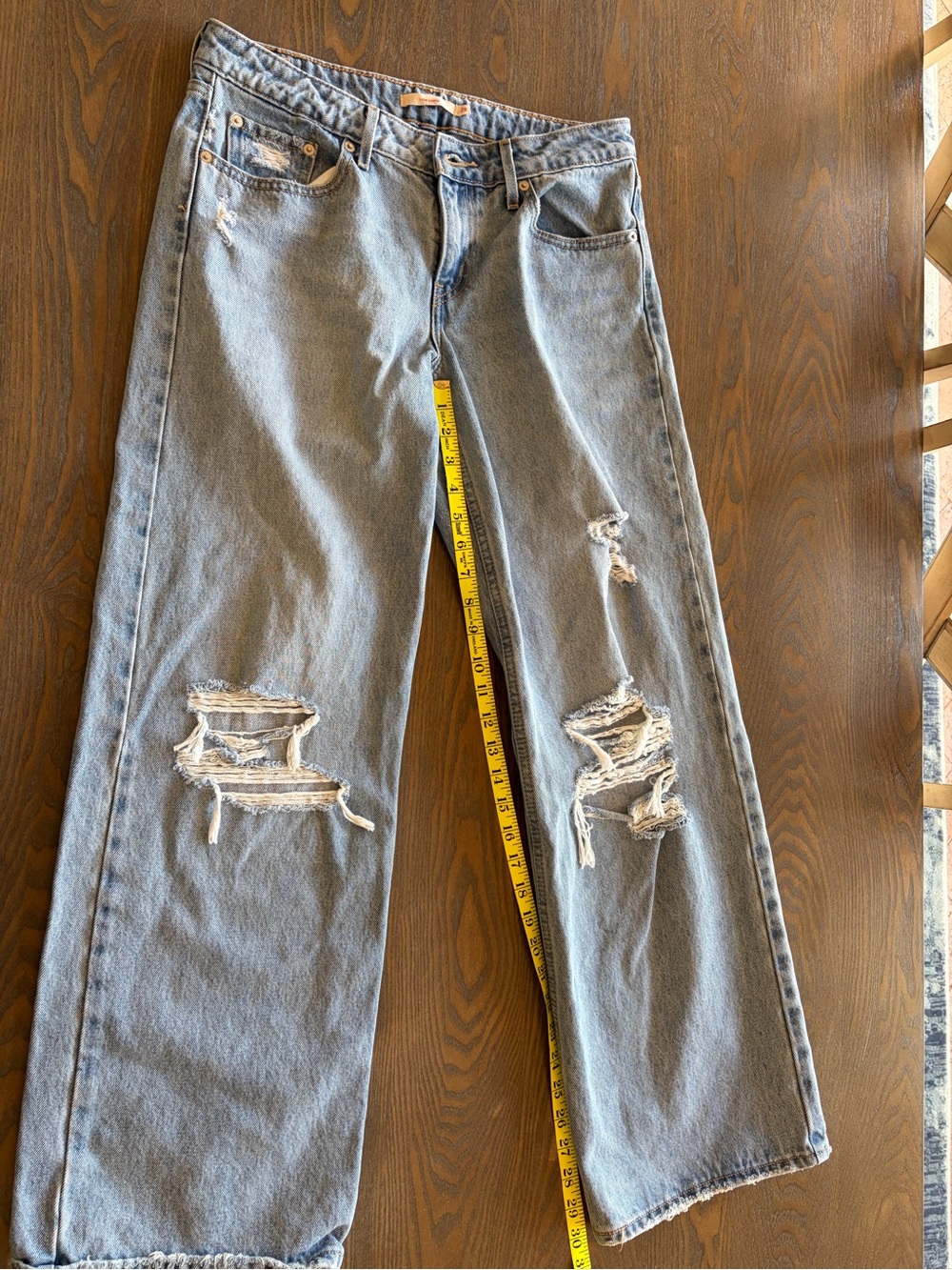 Levi’s Low Loose Distressed Wide Leg Jeans Women’s Size 28 Light Wash Denim - Picture 7 of 7